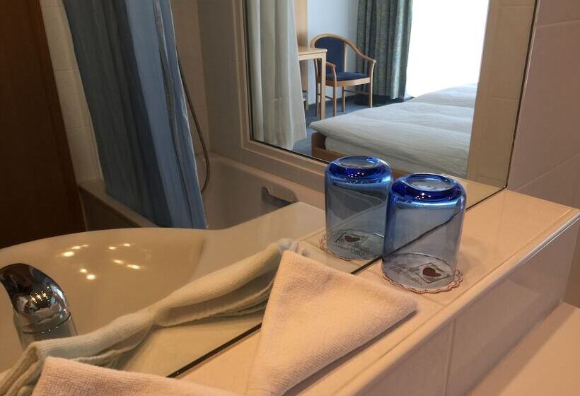 בית מלון כפרי Tresa Bay