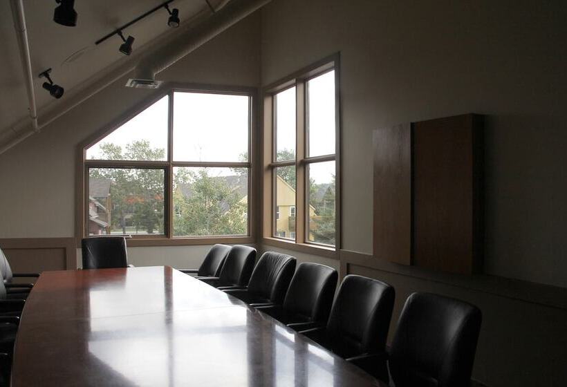 فندق Waterton Lakes Lodge Resort