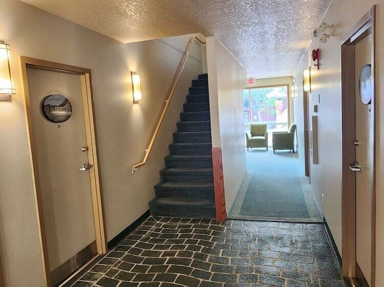 فندق Waterton Lakes Lodge Resort