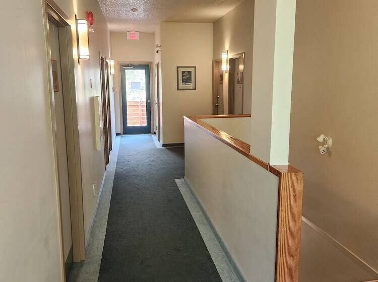 فندق Waterton Lakes Lodge Resort