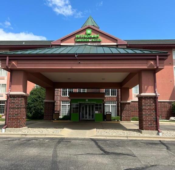 בית מלון כפרי Wyndham Garden Madison Fitchburg