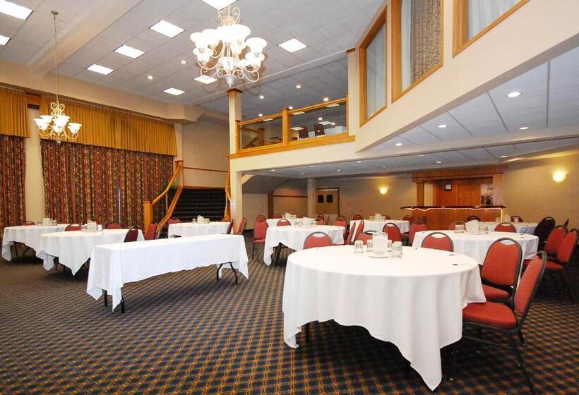 בית מלון כפרי Wyndham Garden Madison Fitchburg