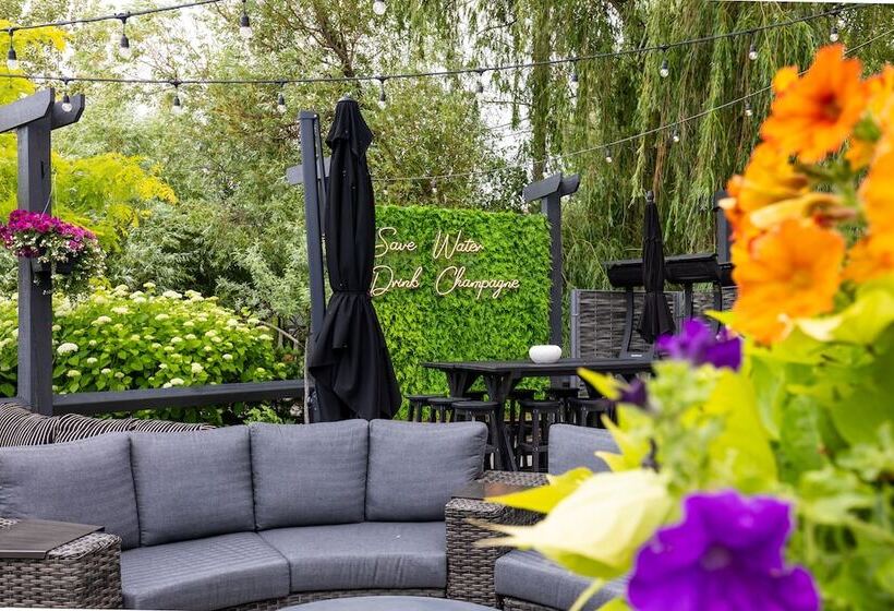 Manteo At Eldorado Resort