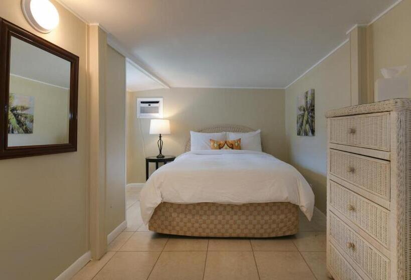 Pines & Palms Resort