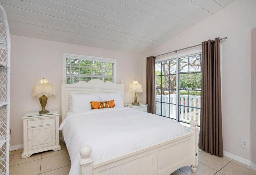 Pines & Palms Resort