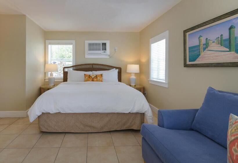 Pines & Palms Resort