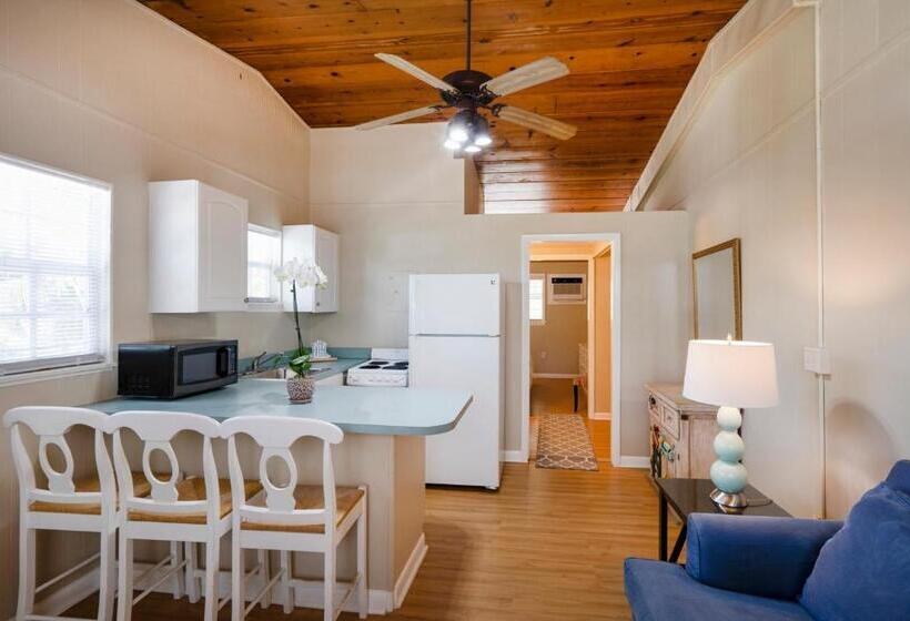 Pines & Palms Resort