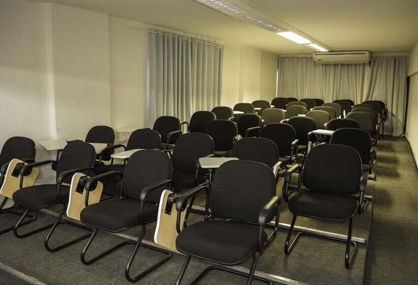 住所  Rede Andrade Coimbra