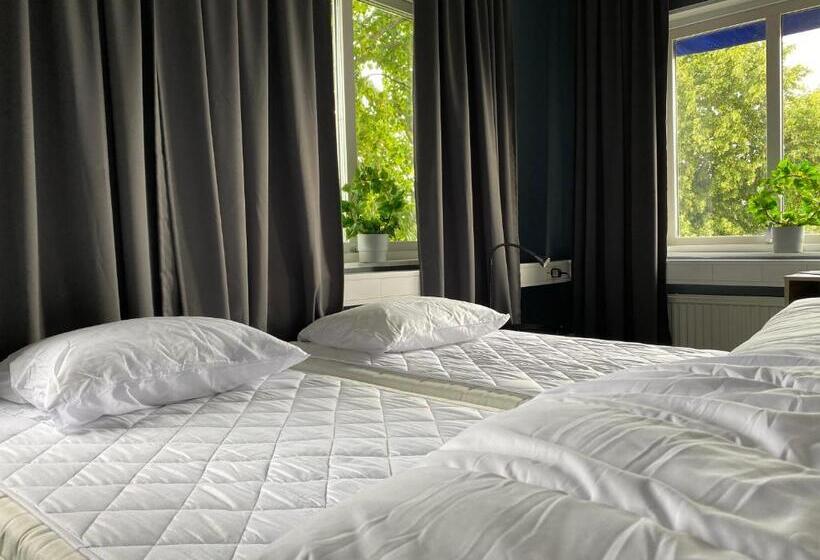 De La Gardie Park Vandrarhem Hostel