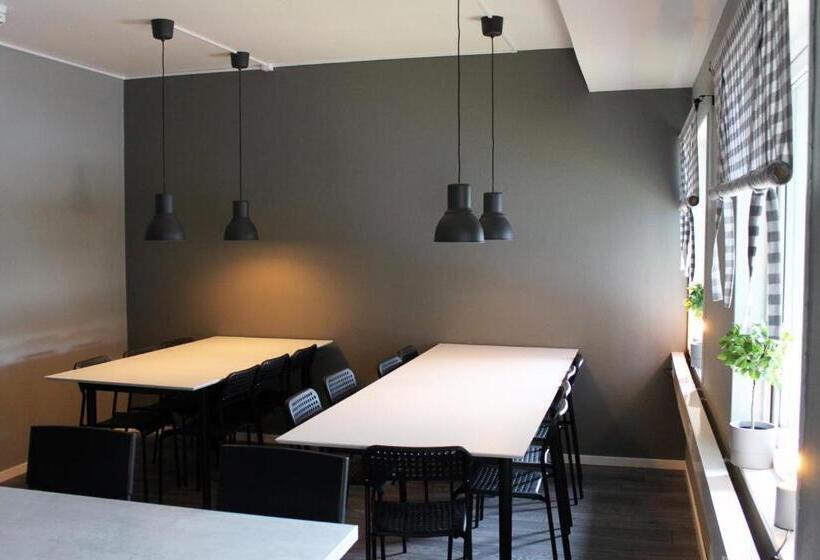 De La Gardie Park Vandrarhem Hostel