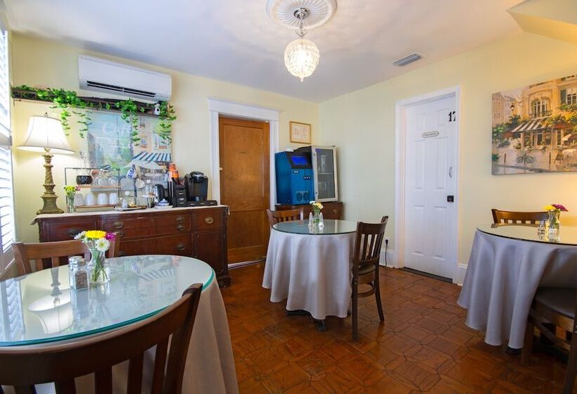 Hemingway House Bed And Breakfast