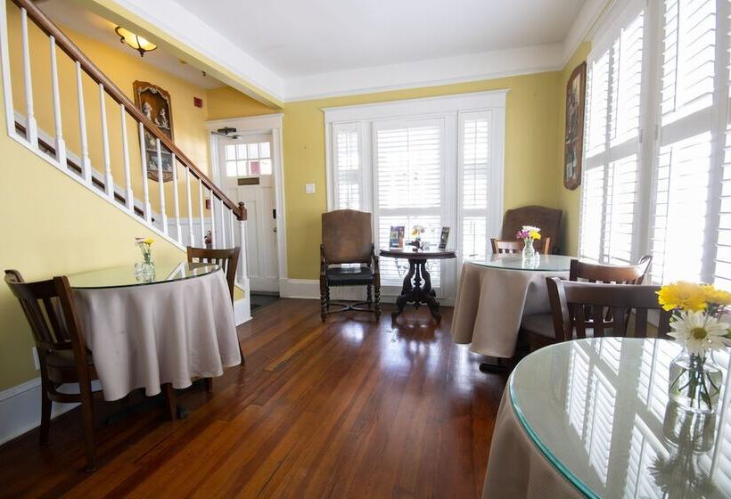 Hemingway House Bed And Breakfast