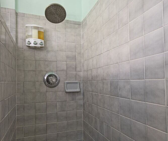 Hemingway House Bed And Breakfast