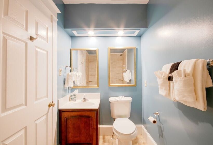 Hemingway House Bed And Breakfast