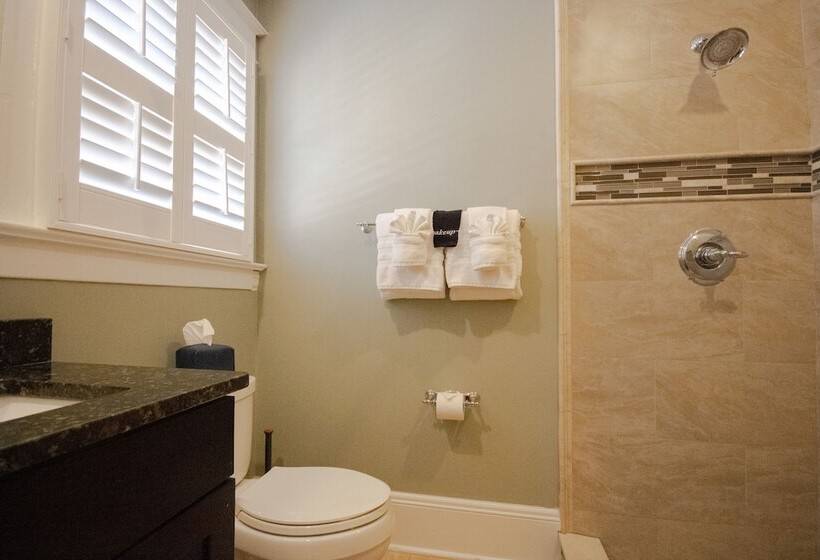 Hemingway House Bed And Breakfast