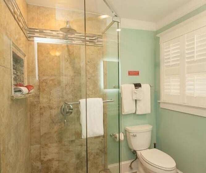 Hemingway House Bed And Breakfast