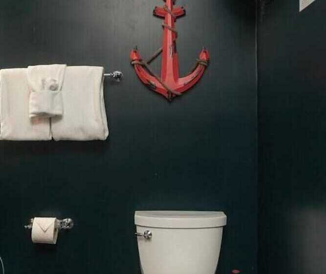 Hemingway House Bed And Breakfast