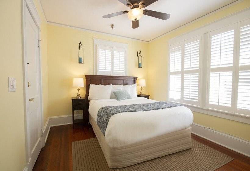 Hemingway House Bed And Breakfast