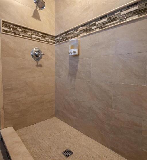 Hemingway House Bed And Breakfast