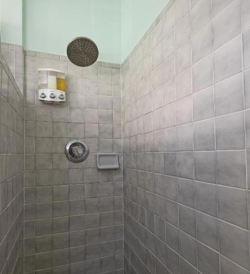 Hemingway House Bed And Breakfast