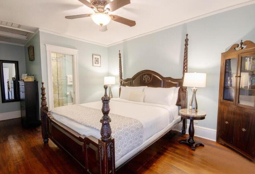 Hemingway House Bed And Breakfast