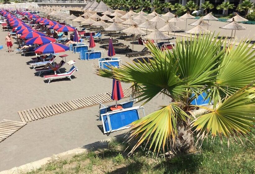 בית מלון כפרי Ambassador Resort