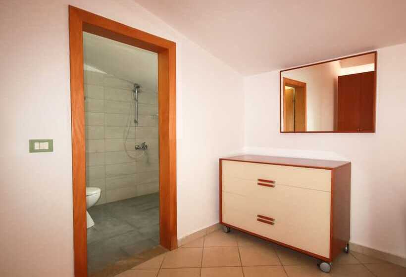 בית מלון כפרי Ambassador Resort