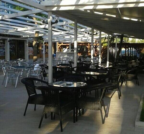 בית מלון כפרי Ambassador Resort