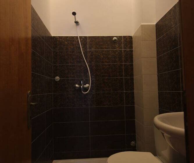 בית מלון כפרי Ambassador Resort