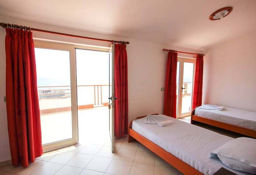 בית מלון כפרי Ambassador Resort