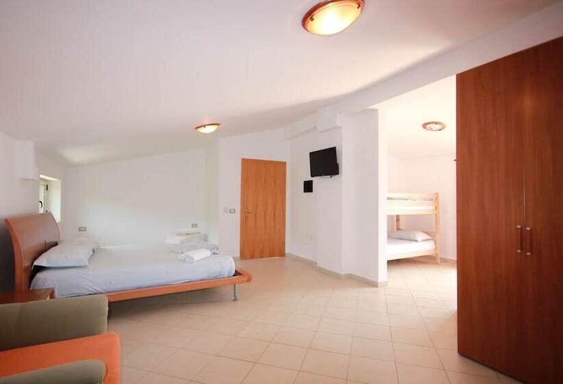 בית מלון כפרי Ambassador Resort