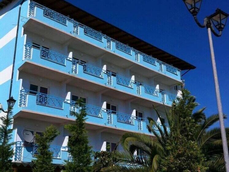 בית מלון כפרי Ambassador Resort