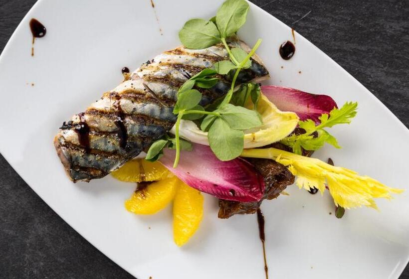 Отель Beach Hut Suites