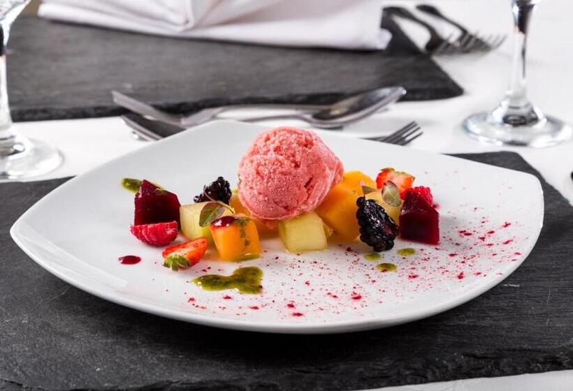 Отель Beach Hut Suites