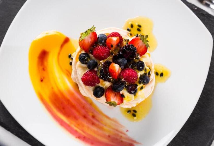 Отель Beach Hut Suites