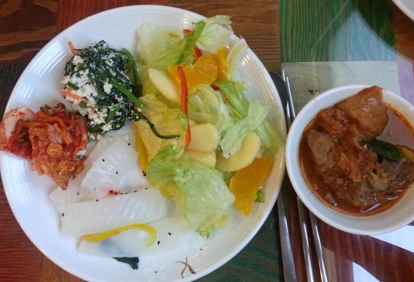 Отель Cheongpyeong Family