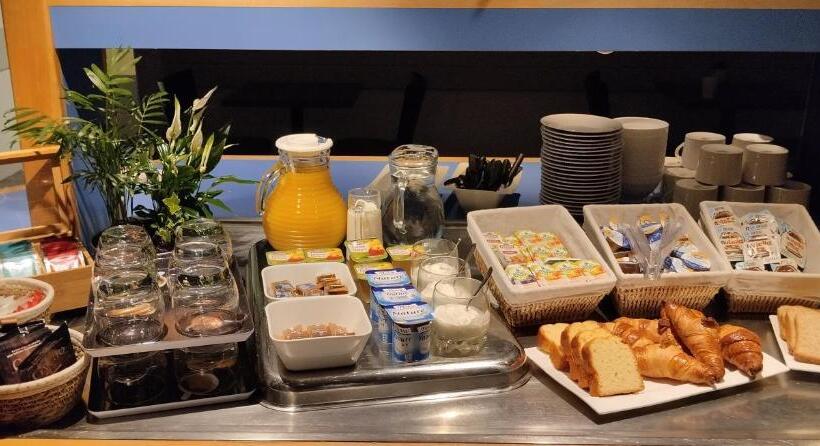 ホテル Initial By Balladins Sable Sur Sarthe