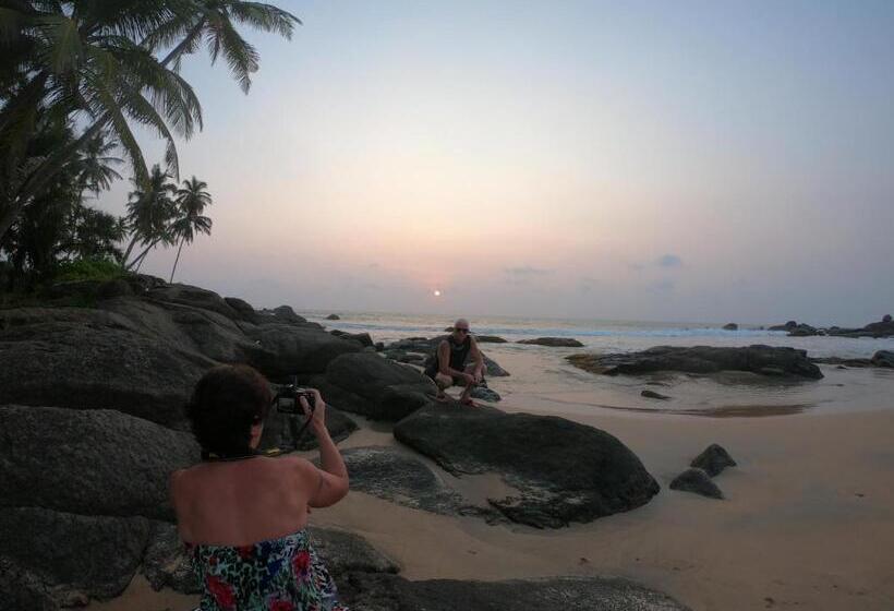 בית מלון כפרי Inn Sea Horizon Ahungalla