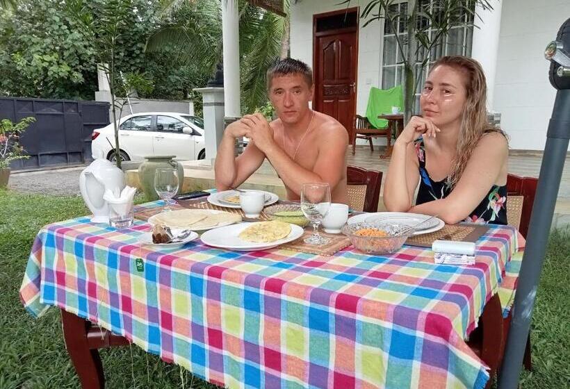 בית מלון כפרי Inn Sea Horizon Ahungalla