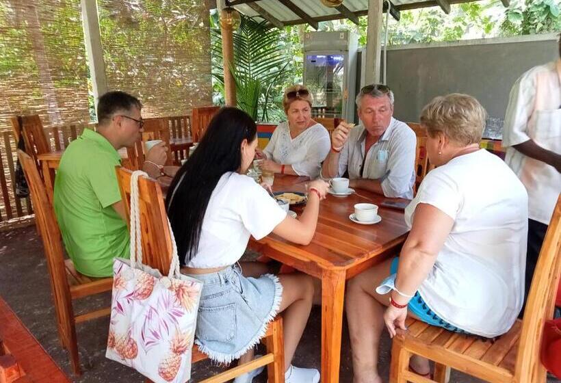 בית מלון כפרי Inn Sea Horizon Ahungalla