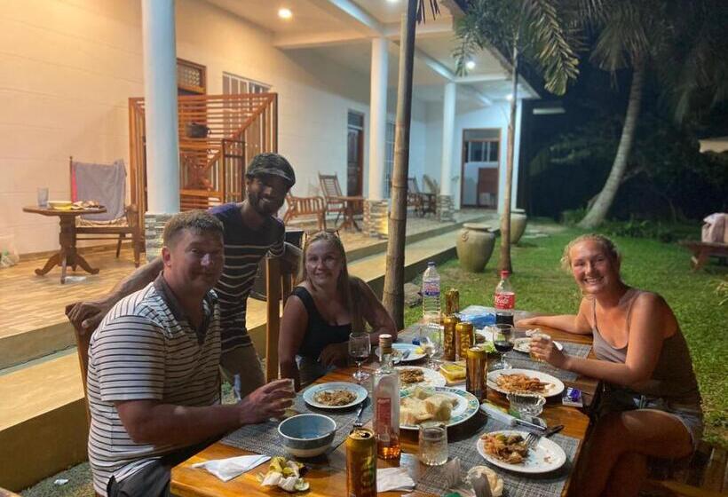 בית מלון כפרי Inn Sea Horizon Ahungalla