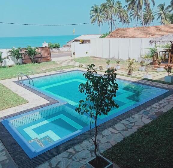 בית מלון כפרי Isamar Front Beach