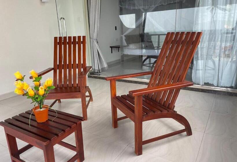 בית מלון כפרי Isamar Front Beach