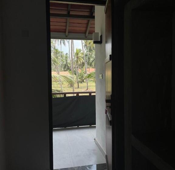 בית מלון כפרי Isamar Front Beach