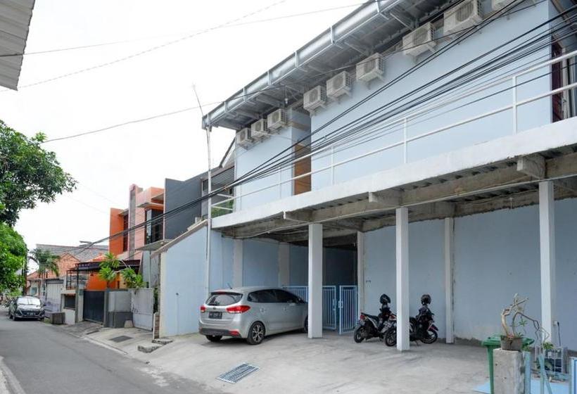 酒店 Koolkost Female Syariah Near Udinus Semarang Minimum Stay 6 Nights