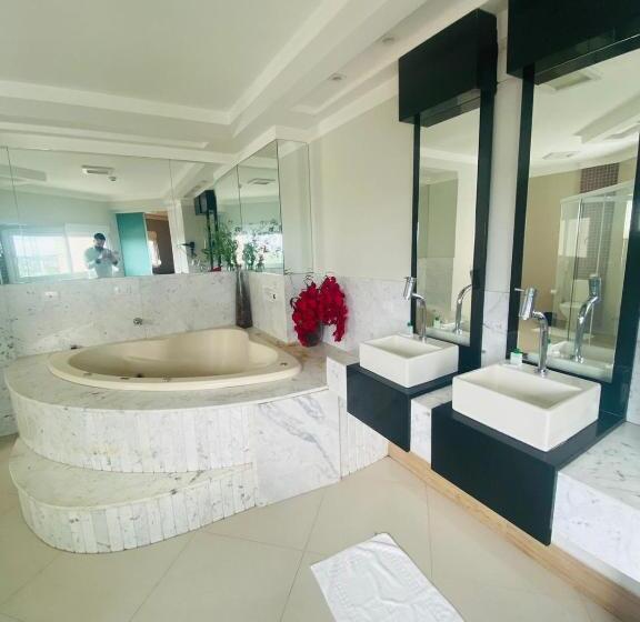 فندق Shelton Palace