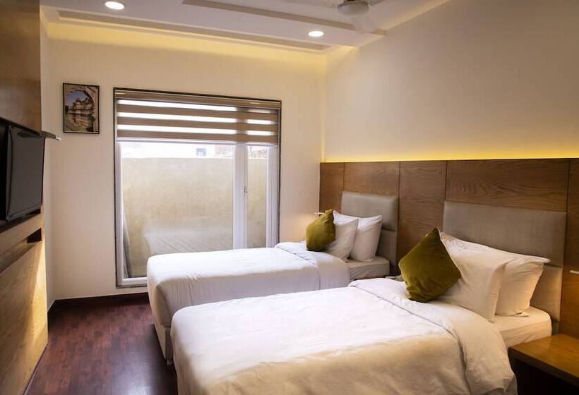 Отель The Moziac