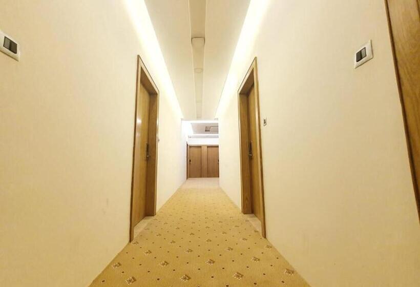 Отель The Moziac