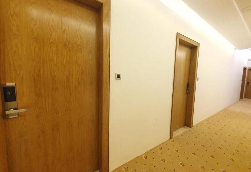 Отель The Moziac