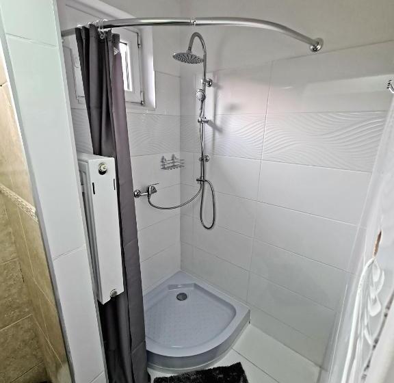 پانسیون Airport Luxury Apartman 42